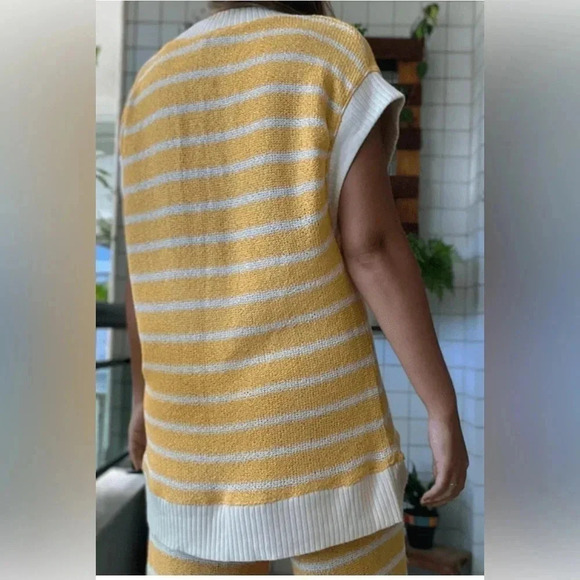 Zara sleeveless vneck yellow striped sweater NWOT size S - Picture 2 of 8
